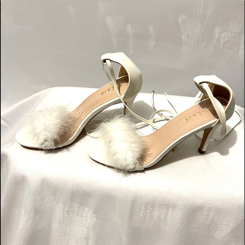 SOLD OUT ** New SHEIN White feather heeled sandals with Tie leg design Size 7